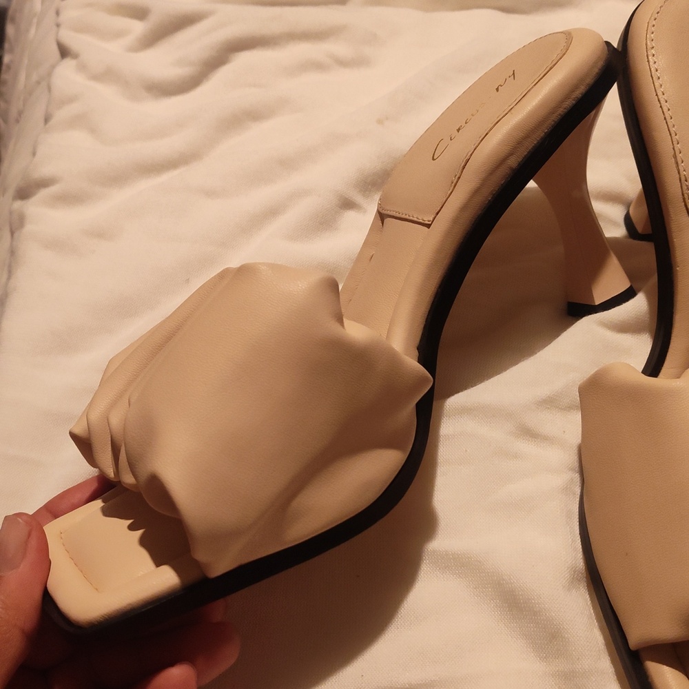 Shoes - Picture 5 of 5